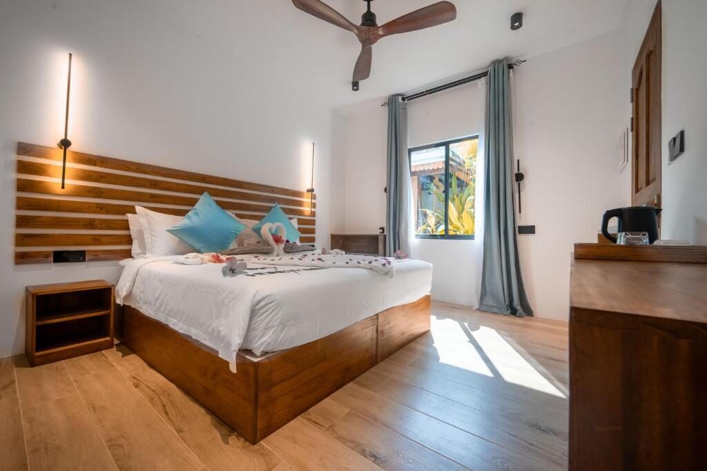 Deluxe Double or Twin Room with Garden View and patio at Oasis Dhigurah